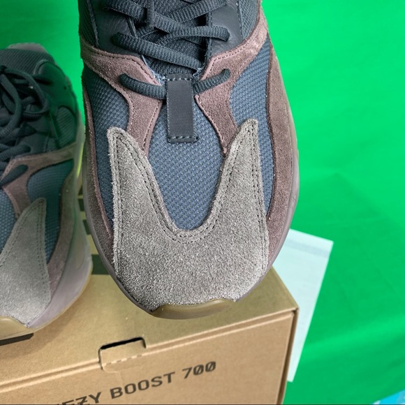 Adidas Yeezy Boost 700 Mauve Size 9.5 Used Gently - Picture 7 of 16